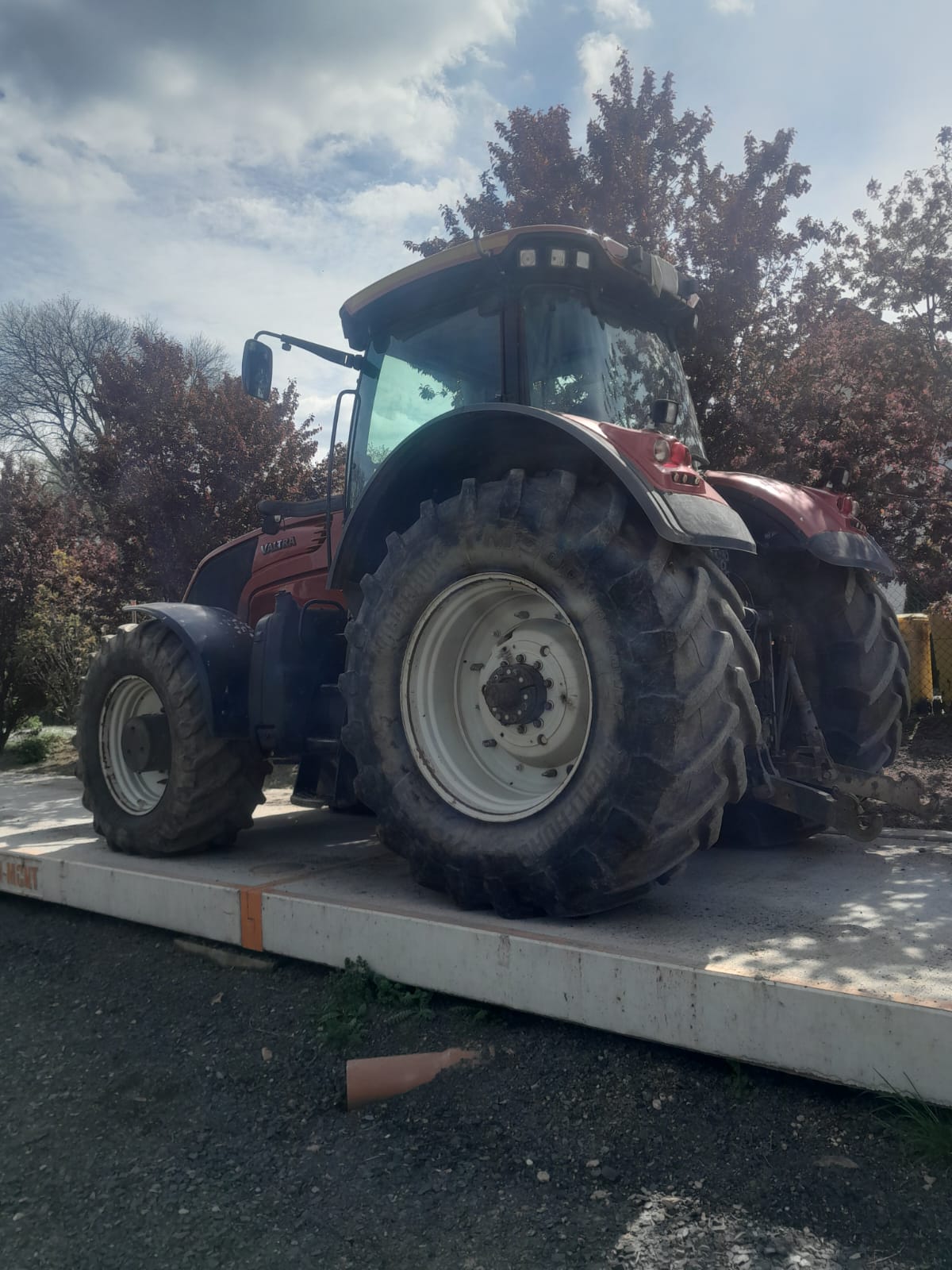 Valtra S352
