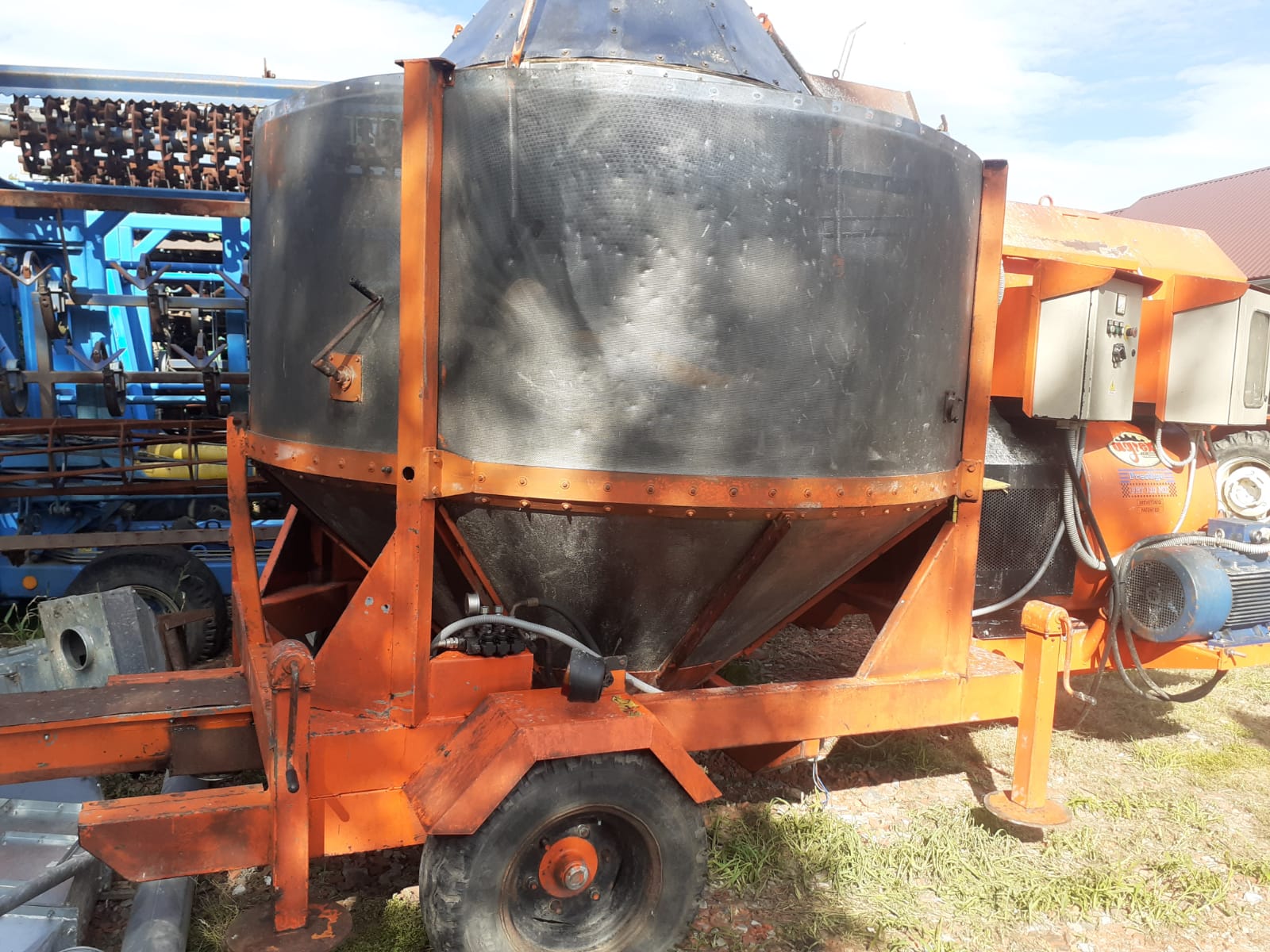 Suszarnia do zboża, rzepaku i kukurydzy Agrex. Zasyp 12 ton.