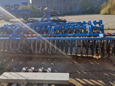 Brona talerzowa Mandam Tak. Szerokość robocza 5m