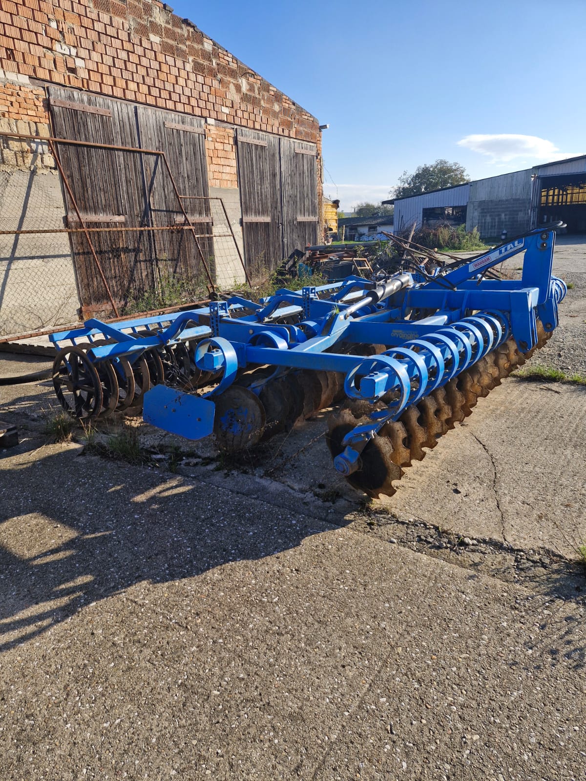 Brona talerzowa Mandam Tak. Szerokość robocza 5m