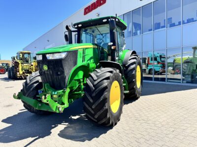 John Deere 7215