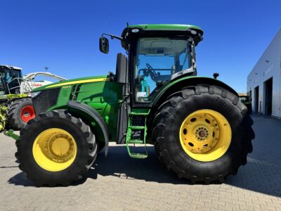 John Deere 7215