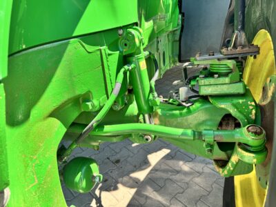 John Deere 7215