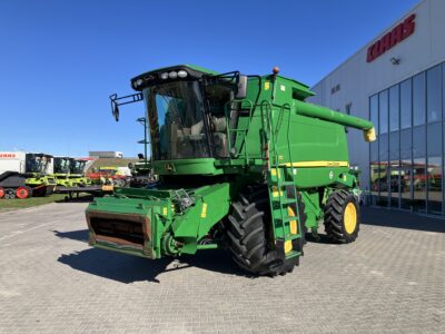 John Deere T670