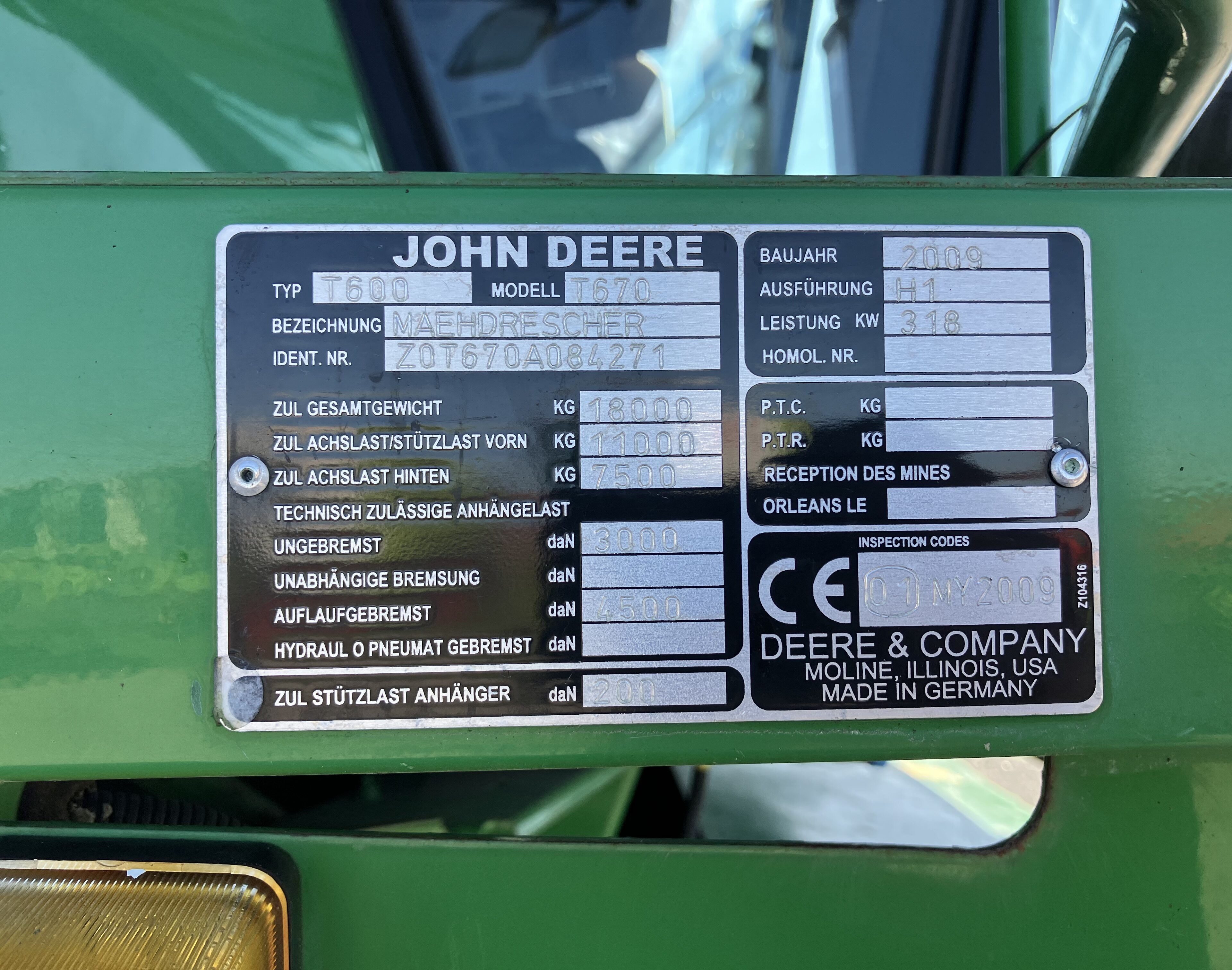 John Deere T670