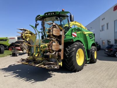 John Deere 8300