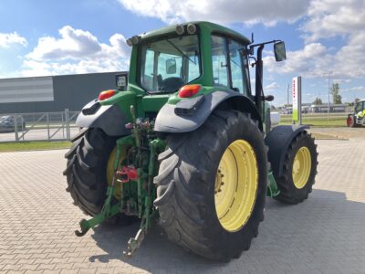 John Deere 7430