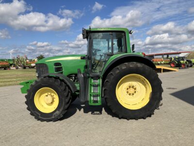 John Deere 7430