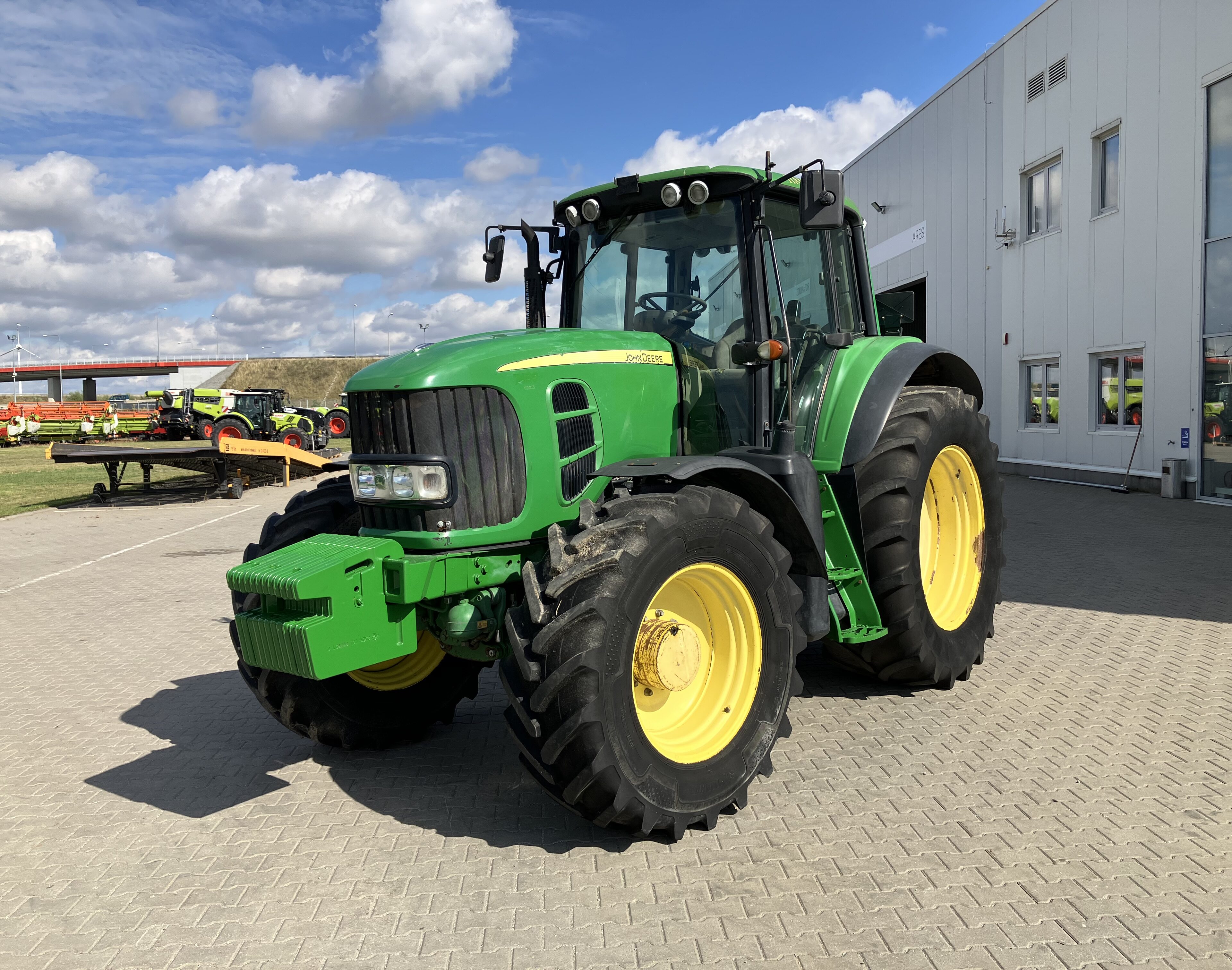 John Deere 7430