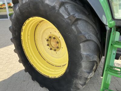 John Deere 7430