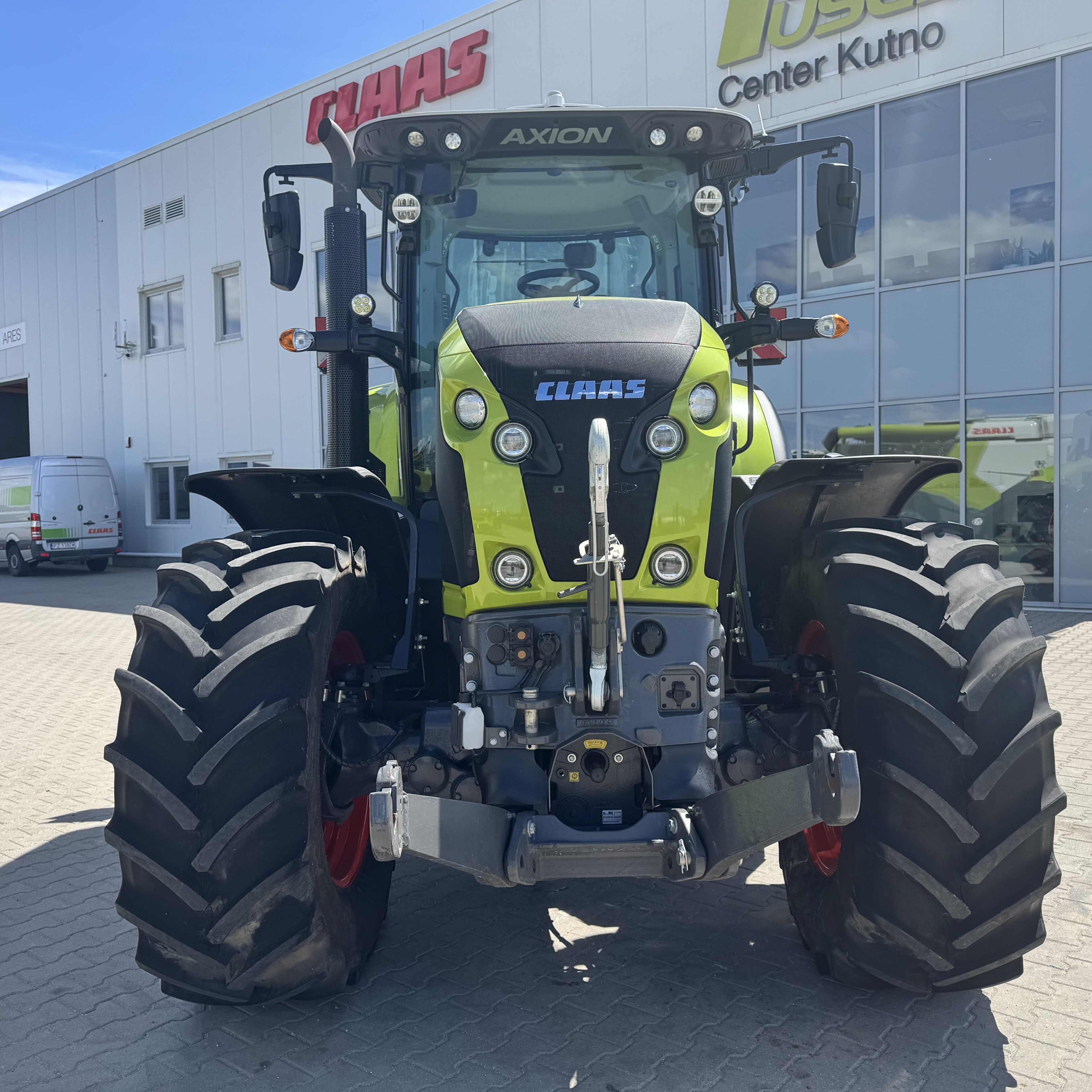 CLAAS AXION 810