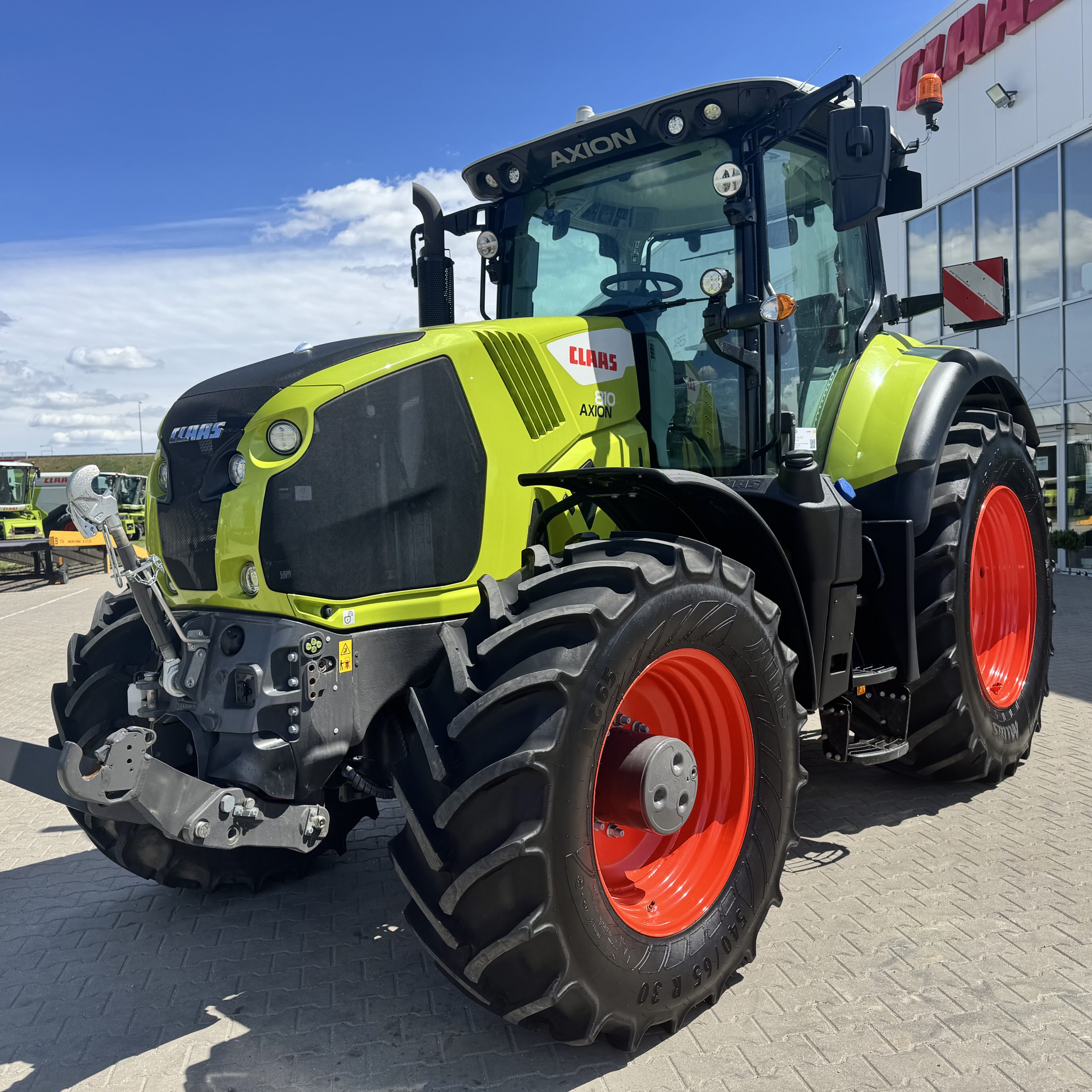 CLAAS AXION 810
