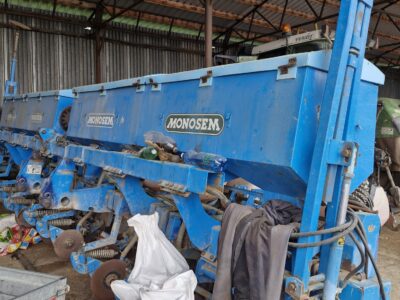 Siewnik do kukurydzy Monosem 8 rzędów, bezorkowy. Talerzowy.