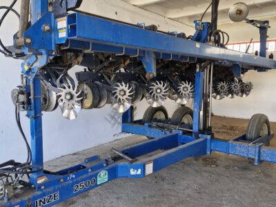 Siewnik do kukurydzy, słonecznika i soi bezorkowy Kinze 2500. 8 rzędowy