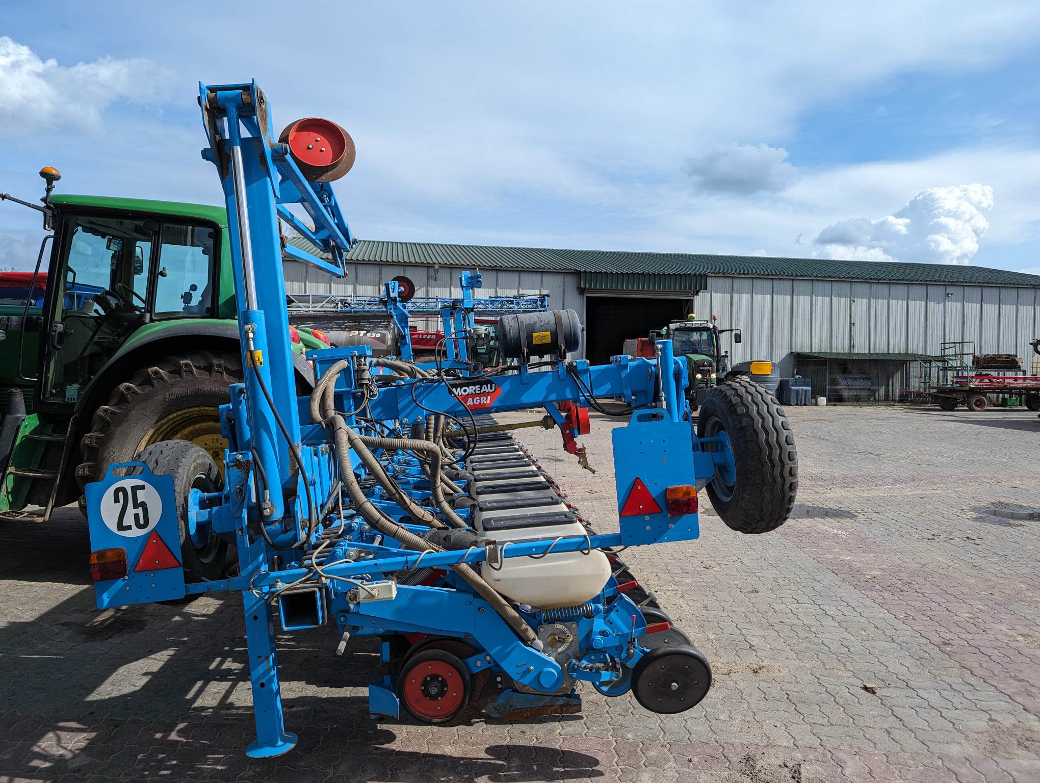 Siewnik do buraków Monosem NC , 18 rzędów. Talerzowy.