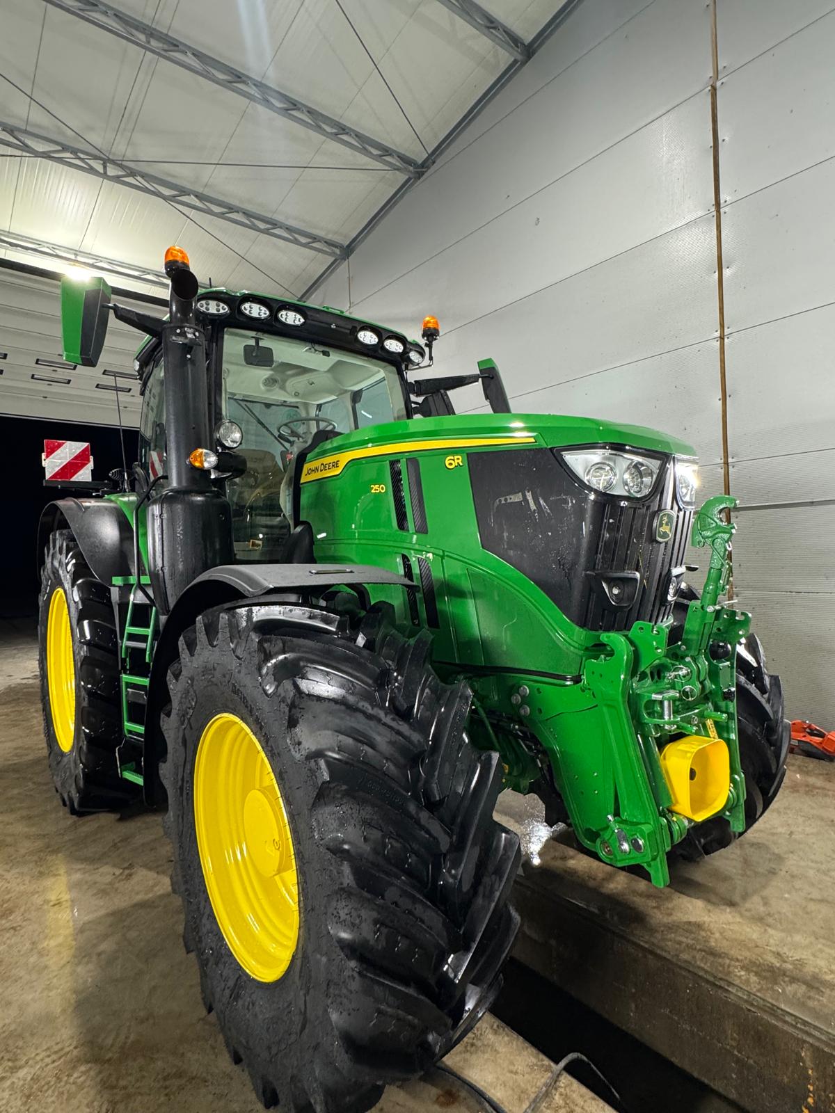 John Deere 6.250 R