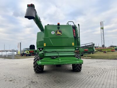 John Deere T 670