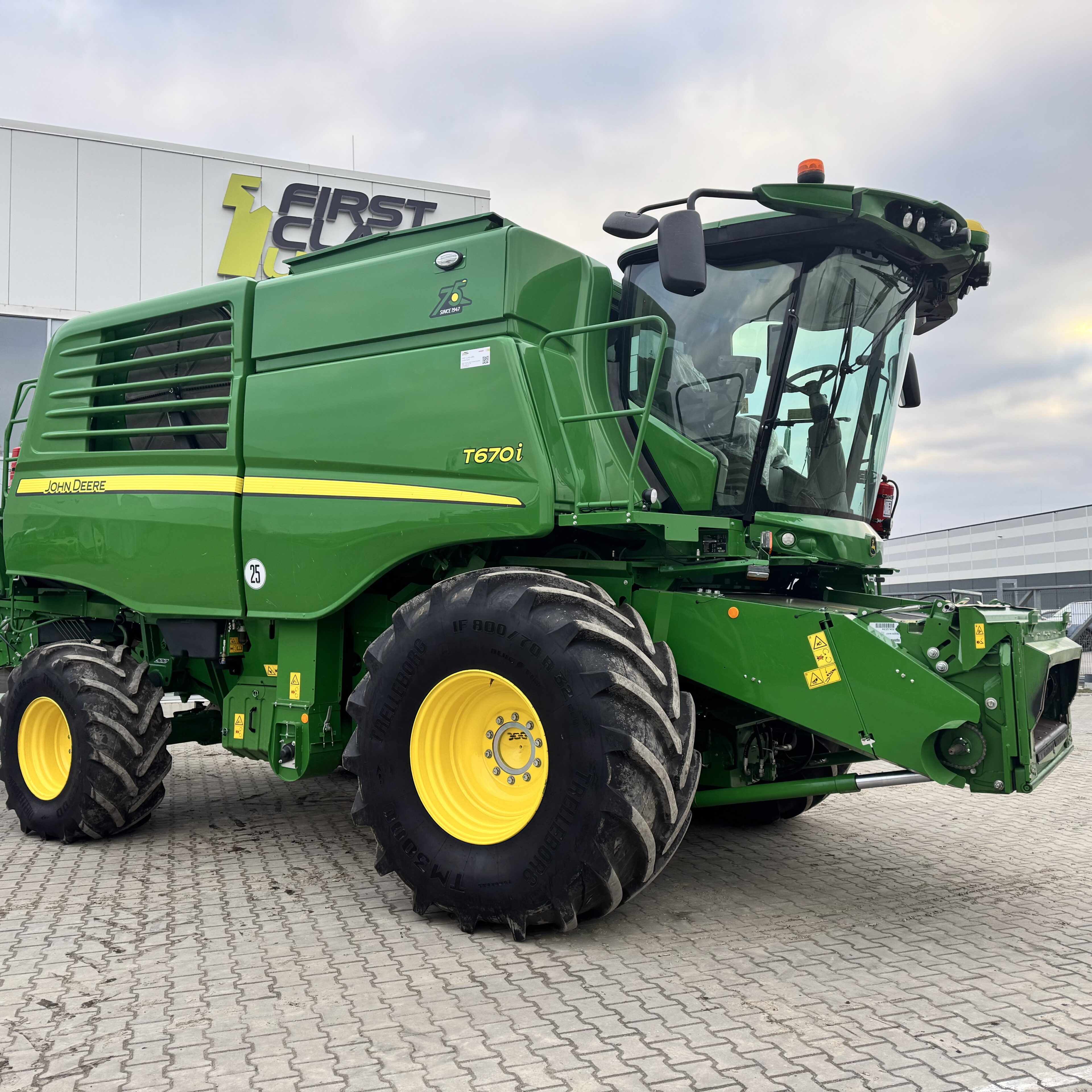 John Deere T 670