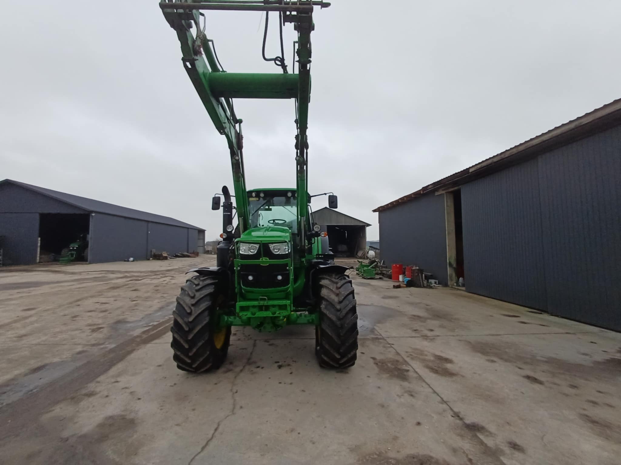 John Deere 6175 M z ładowaczem